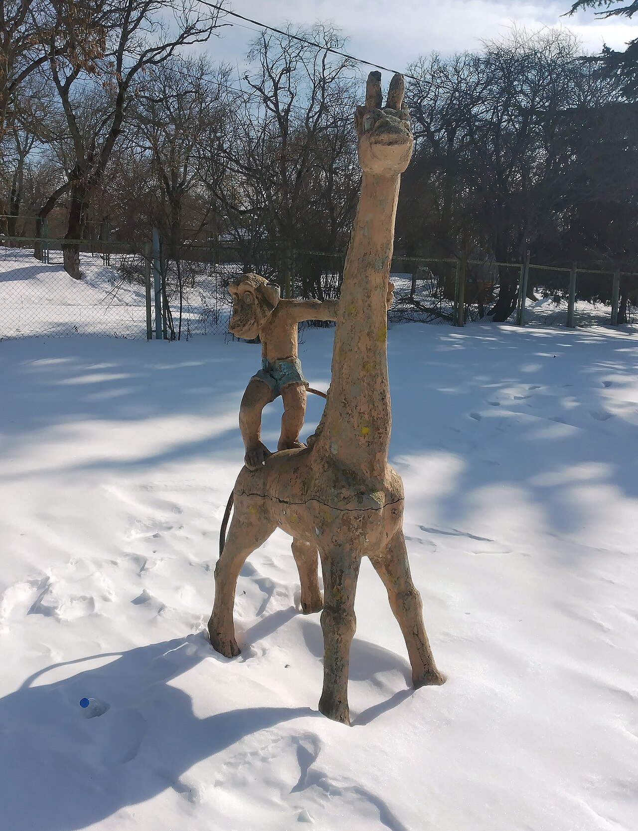 Lifelike Giraffe Animal Sculpture