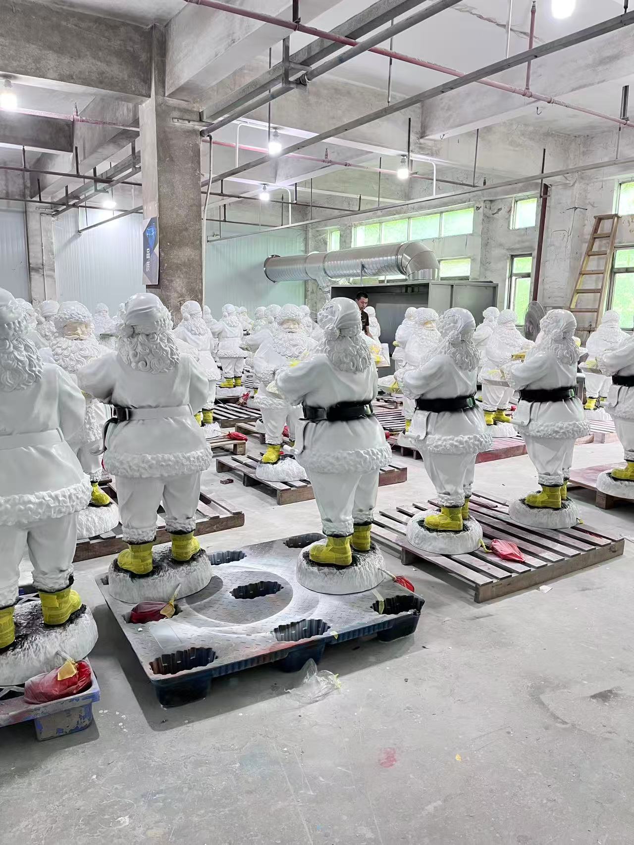 Life-size Santa statue volume production warehouse